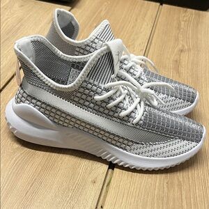 Danskin Vegan Textile Sneakers
